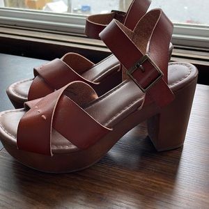 Universal thread clogs